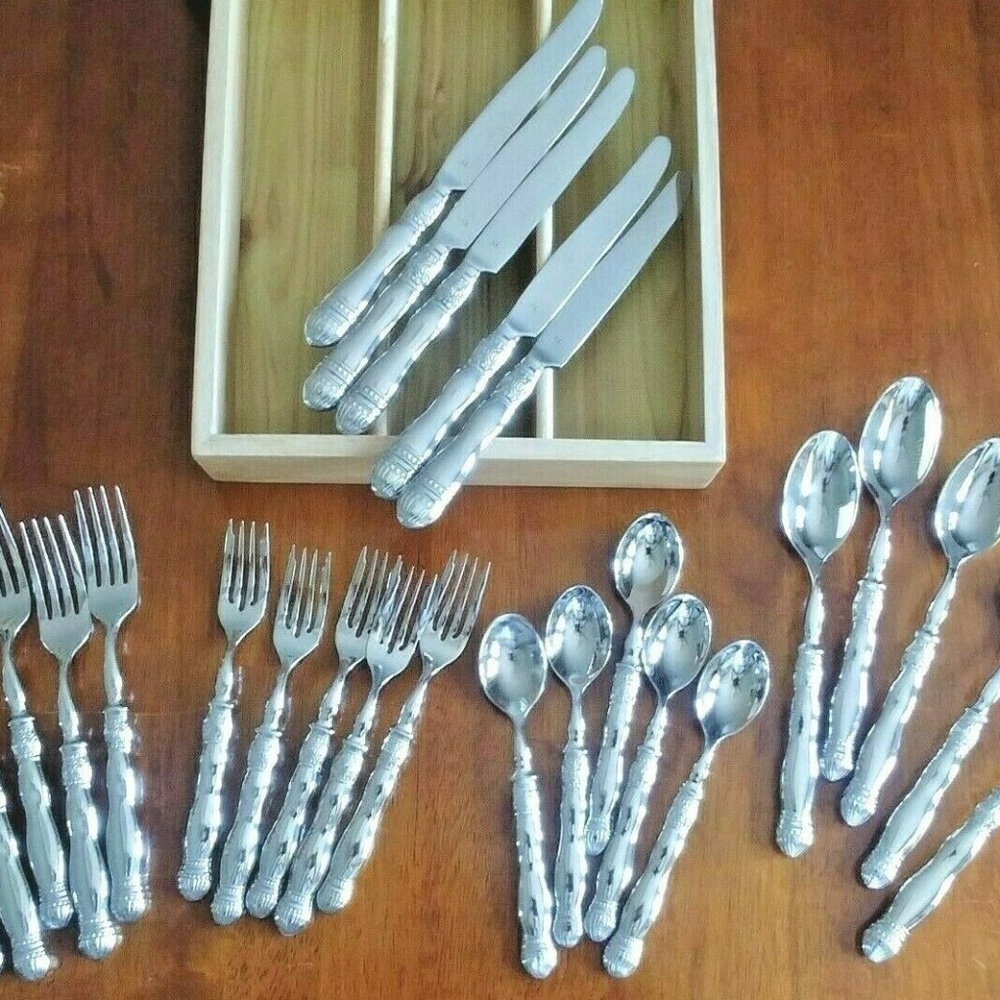 LOOKING SLAH GALLERY COLLECTION